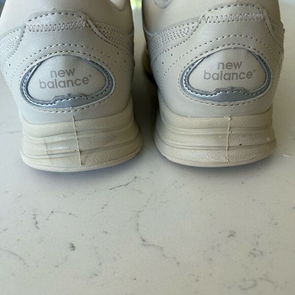 New Balance Walking Shoe WW577Hv1, Bone
Hook & Loop, size 10.5, NWT Display - Picture 13 of 14